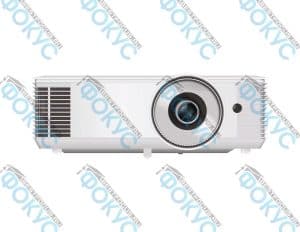 Проектор InFocus SP226ST, фронтальный вид, компактный корпус и объектив с ручной фокусировкой