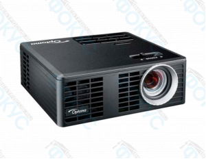 Компактный портативный проектор Optoma ML750e в черном корпусе, вид спереди под углом