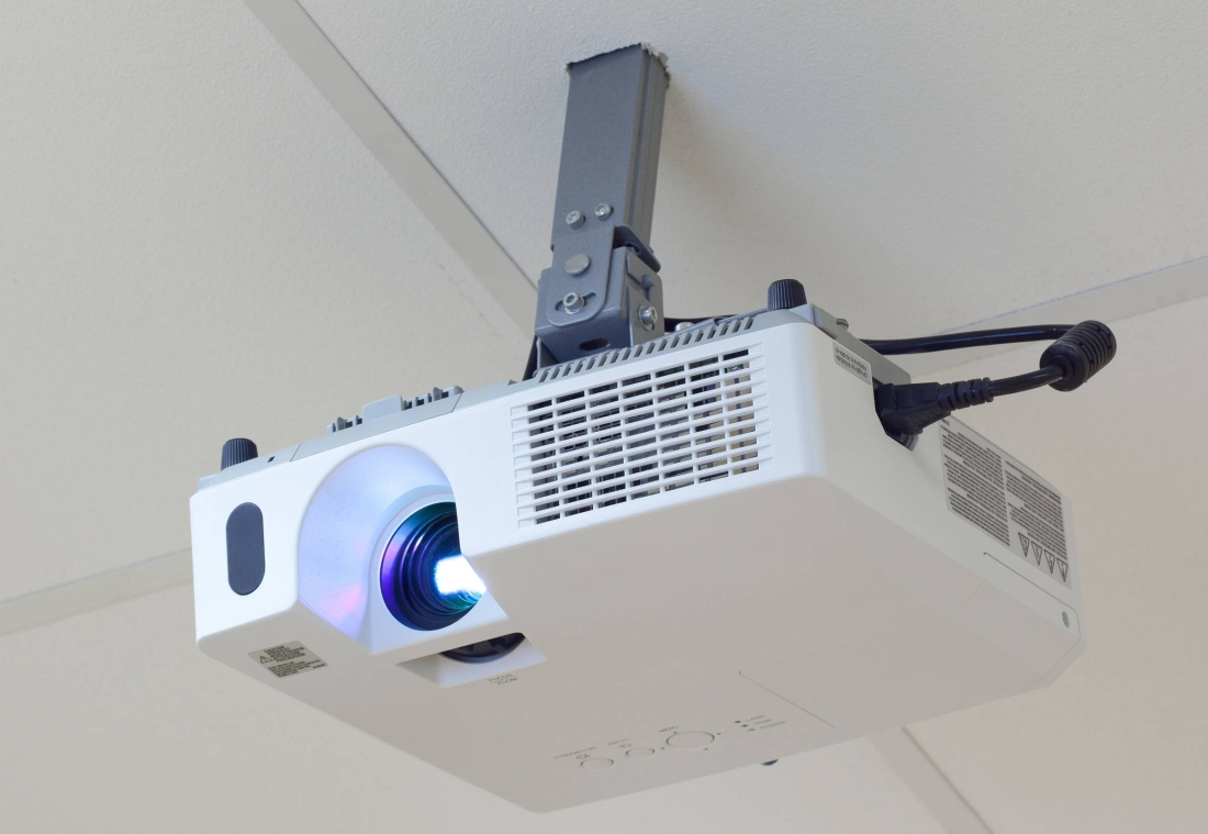 «Фокус» -  оснащение образовательных учреждений | Проектор для школы: как выбрать модель под нужды учебного заведения