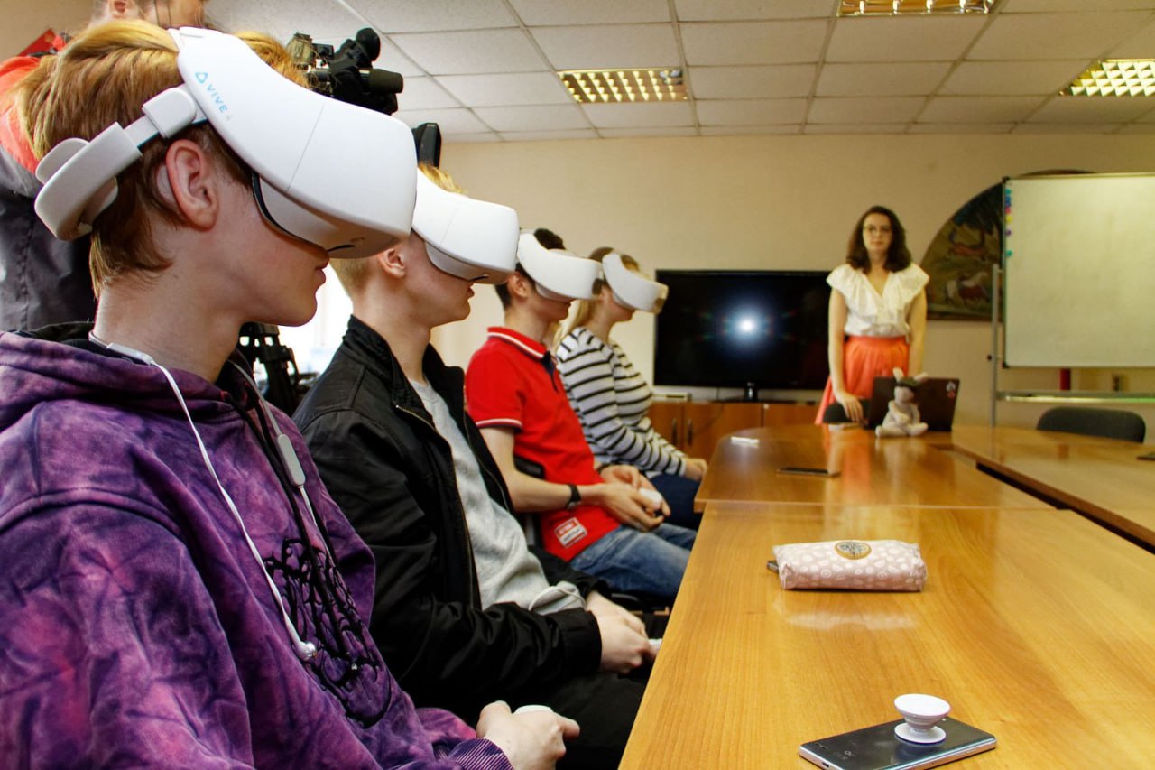 vr-equipment-3 «Фокус» - оснащение образовательных учреждений | VR и AR-оборудование в школе: как использовать технологии виртуальной реальности на уроках
